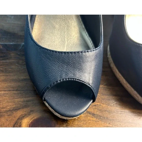 Lilly Pulitzer Kristin Wedge True Navy Blue Leather Sandals Casual Women's Sz 8M - Picture 3 of 11